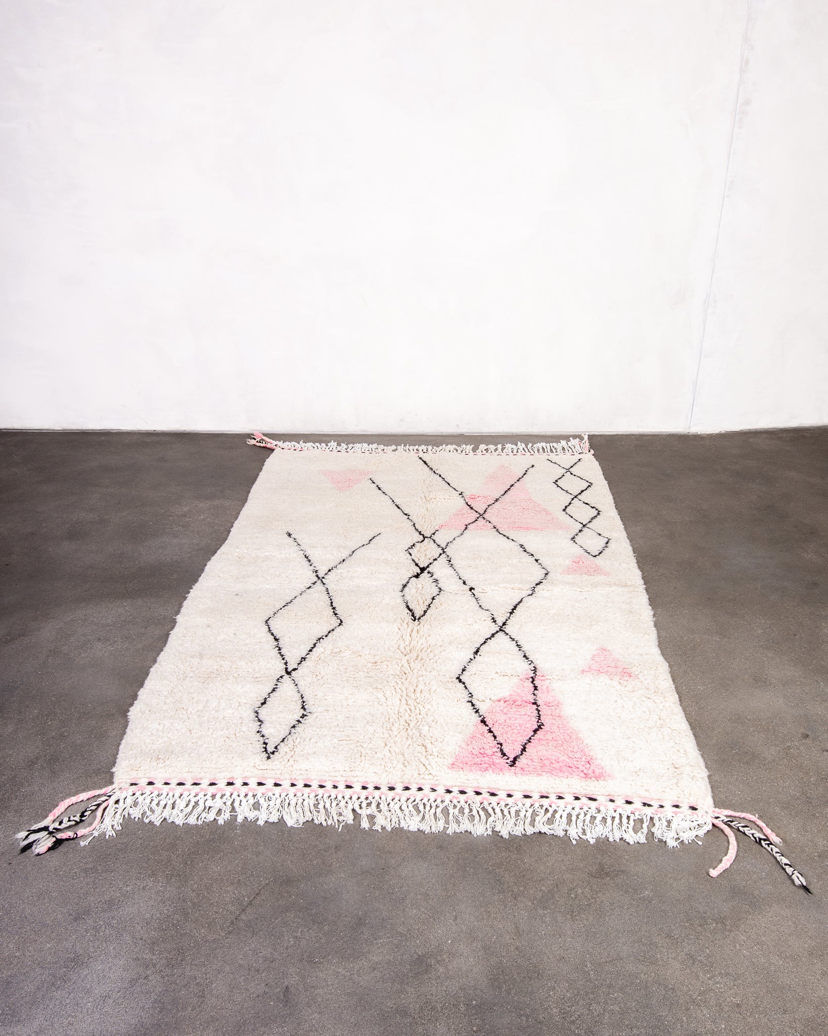 Modern designer handcrafted Berber rug from morocco Beniourain with beautiful colors and patterns
